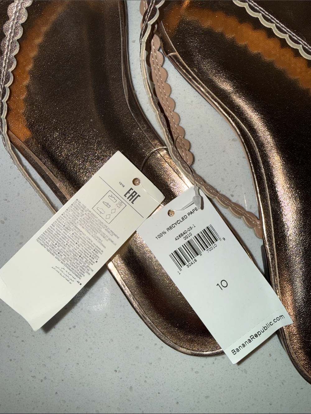 Banana Republic Women's Metallic Rose Gold LeatherScallop-Trim Flip Flop Sandals - Picture 2 of 6